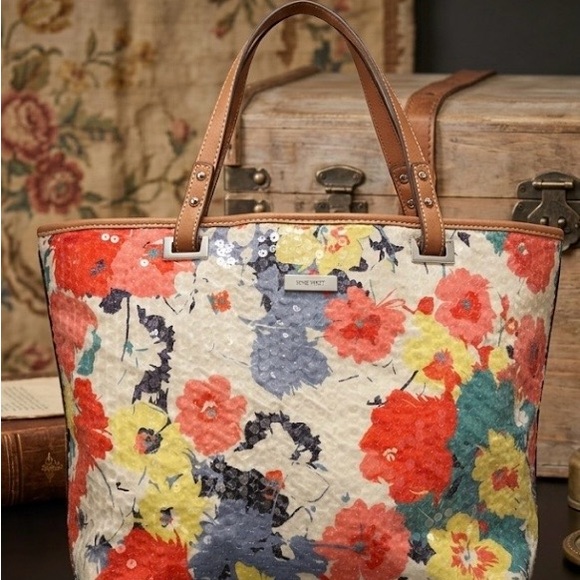 Nine West Handbags - BOH-CHIC NINE WEST SEQUIN FLORAL CLASSIC SPRING CARRY ALL. EXCELLENT CONDITION.